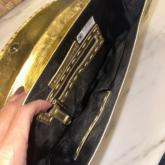 BCBG Max Azria Metallic Gold Clutch w/Attachable Shoulder Strap & Silver Ring - Picture 4 of 8